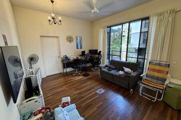 Rawang Beautiful 3sty Semi-D Below MarketValue BMV