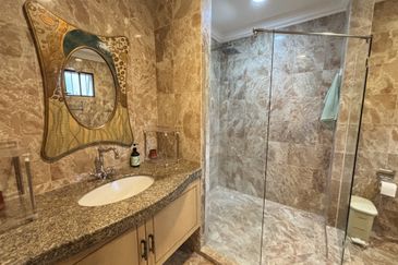 Signal Hill l Bungalow l Furnished l Seaview l Privacy l Likas l KK