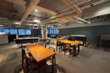 City Hotel l Renovated l Furnished l Gaya Street l 6.5Storey Hotel