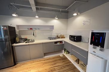 City Hotel l Renovated l Furnished l Gaya Street l 6.5Storey Hotel