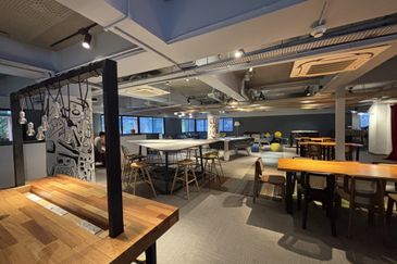 City Hotel l Renovated l Furnished l Gaya Street l 6.5Storey Hotel