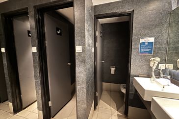 City Hotel l Renovated l Furnished l Gaya Street l 6.5Storey Hotel