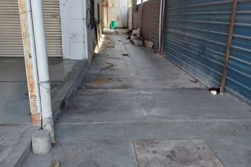 Factory @ Batu Berendam For Sale