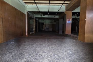 2 Adjoining Shoplots @ Kampung Hulu For Rent