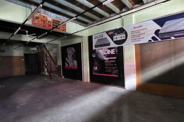 2 Adjoining Shoplots @ Kampung Hulu For Rent