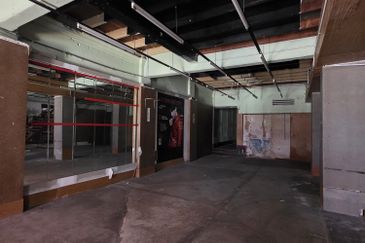 2 Adjoining Shoplots @ Kampung Hulu For Rent