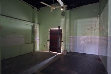 2 Adjoining Shoplots @ Kampung Hulu For Rent