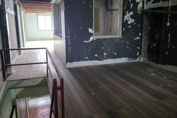 2 Adjoining Shoplots @ Kampung Hulu For Rent