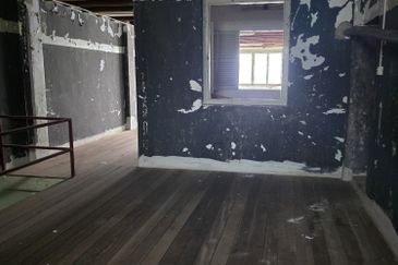 2 Adjoining Shoplots @ Kampung Hulu For Rent