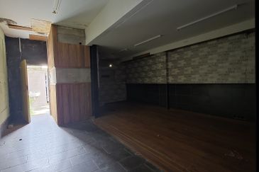 2 Adjoining Shoplots @ Kampung Hulu For Rent