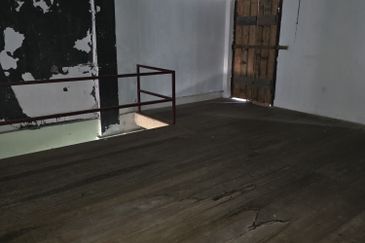 2 Adjoining Shoplots @ Kampung Hulu For Rent