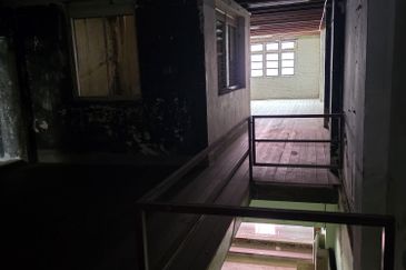 2 Adjoining Shoplots @ Kampung Hulu For Rent