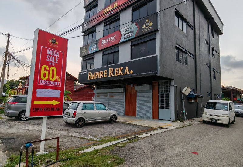 Gajah Berang Shop Building Main Road For Rent