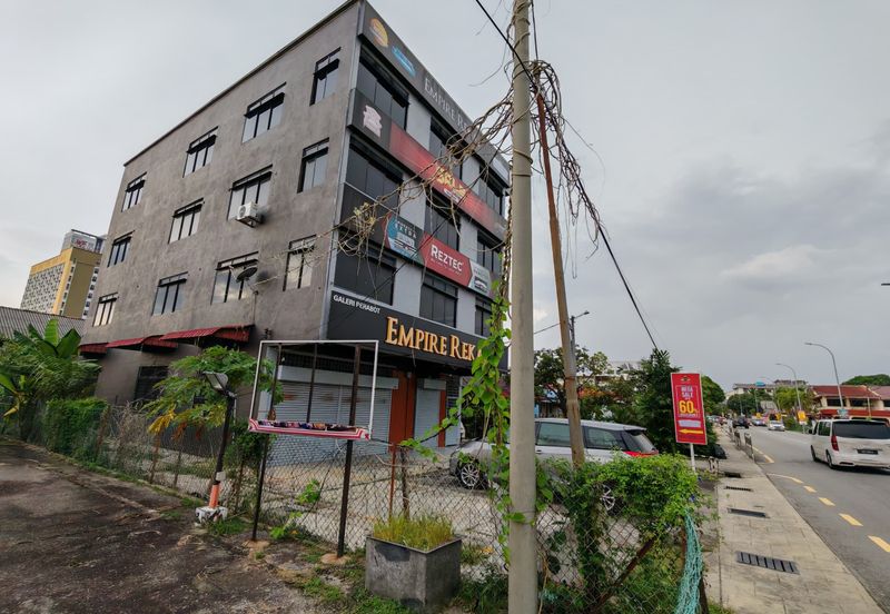 Gajah Berang Shop Building Main Road For Rent