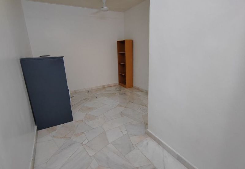 Jalan Makyong, Bandar Bukit Raja