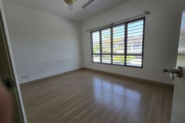 Saron @Bandar Bukit Raja