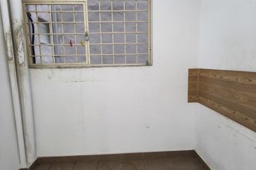 Azaria Apartment @ Bandar Paklands