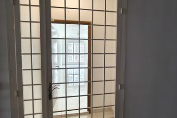 Azaria Apartment @ Bandar Paklands