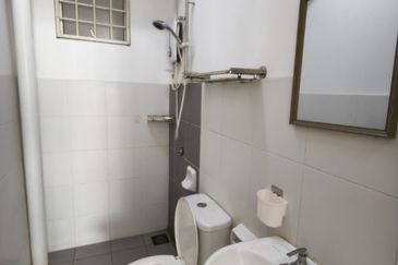 Azaria Apartment @ Bandar Paklands