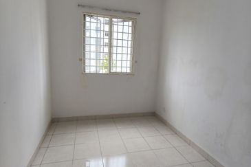 Azaria Apartment @ Bandar Paklands