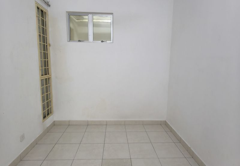 Azaria Apartment @ Bandar Paklands