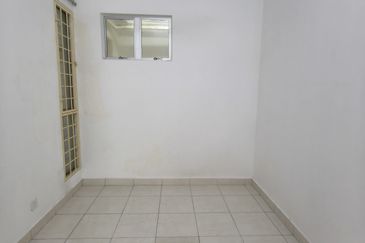 Azaria Apartment @ Bandar Paklands