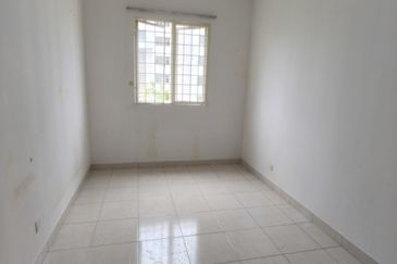 Azaria Apartment @ Bandar Paklands