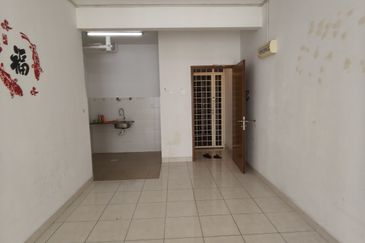 Azaria Apartment @ Bandar Paklands