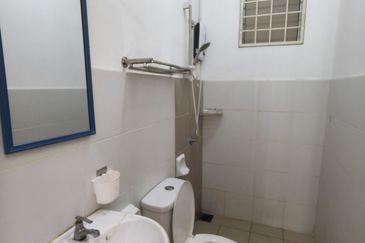 Azaria Apartment @ Bandar Paklands