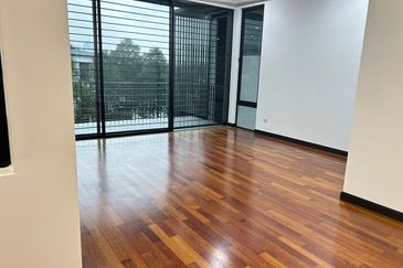 Duta Villa, Setia Alam