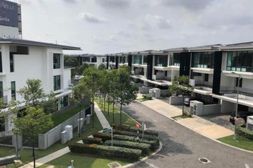 Duta Villa, Setia Alam