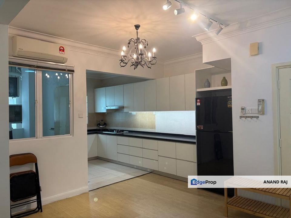 Well maintained - recently painted, fully furnished & spacious unit., Selangor, Subang Jaya