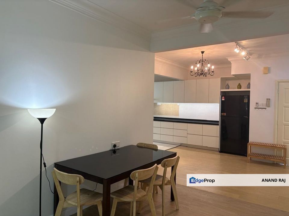 Well maintained - recently painted, fully furnished & spacious unit., Selangor, Subang Jaya