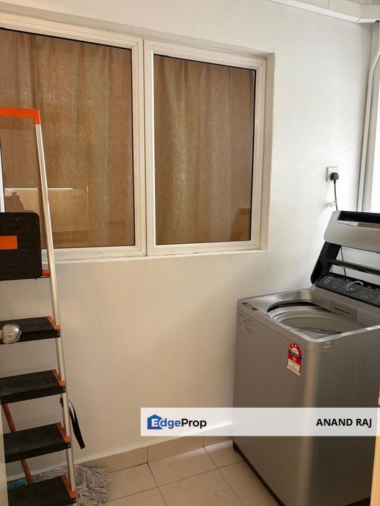 Well maintained - recently painted, fully furnished & spacious unit., Selangor, Subang Jaya