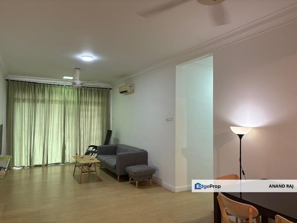Well maintained - recently painted, fully furnished & spacious unit., Selangor, Subang Jaya
