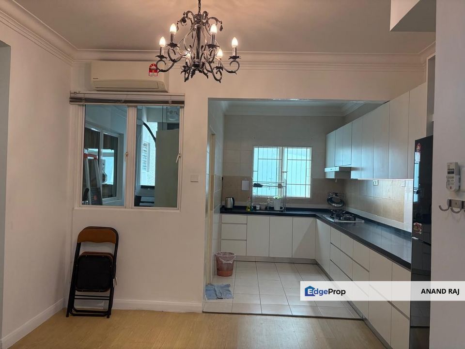 Well maintained - recently painted, fully furnished & spacious unit., Selangor, Subang Jaya