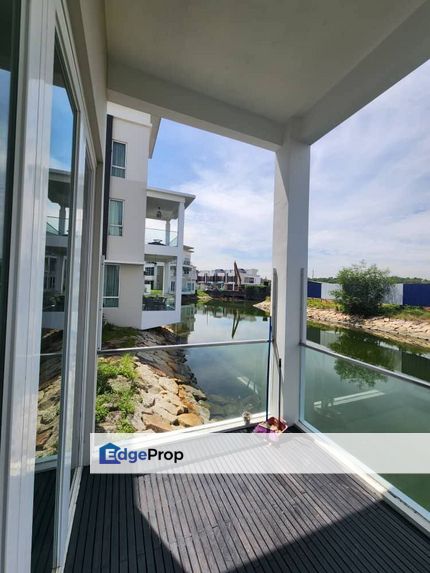 Senibong Cove 3 Storey Bungalow House For Sale /Rent, Johor, Masai