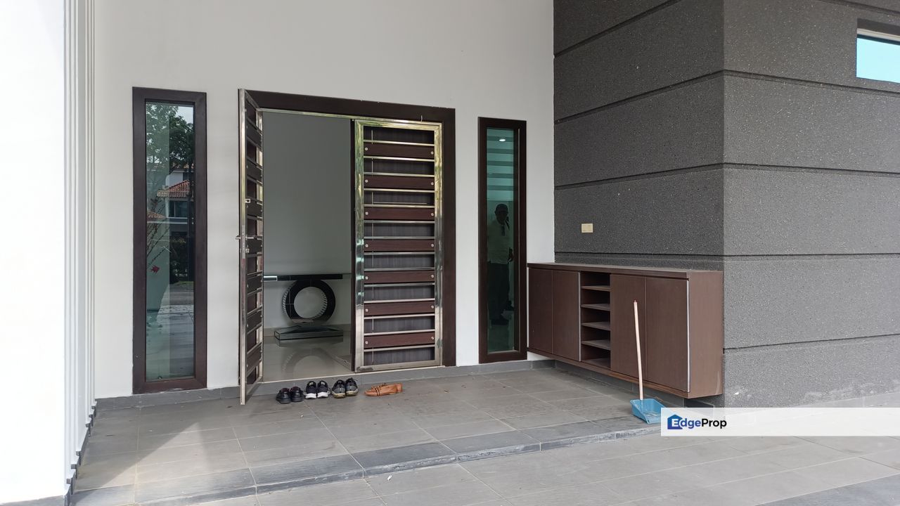 3 storey banglo at Taman Desa Tebrau, Johor, Johor Bahru