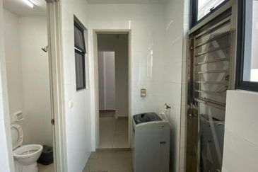 2-storey link house at the valley west horizon hills for rent