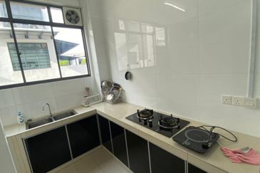 2-storey link house at the valley west horizon hills for rent