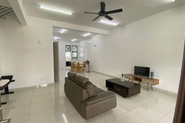 2-storey link house at the valley west horizon hills for rent