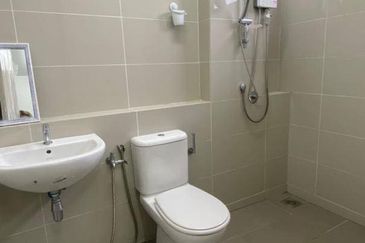 2-storey link house at the valley west horizon hills for rent