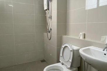 2-storey link house at the valley west horizon hills for rent