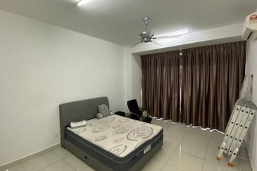 2-storey link house at the valley west horizon hills for rent