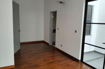 3 Storey Cluster House at The Canal Garden, Horizon Hills for sale