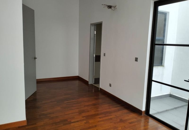 3 Storey Cluster House at The Canal Garden, Horizon Hills for sale