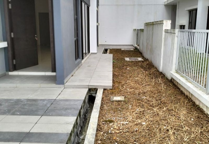 3 Storey Cluster House at The Canal Garden, Horizon Hills for sale