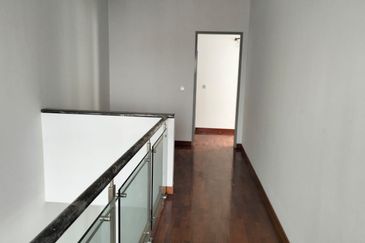 3 Storey Cluster House at The Canal Garden, Horizon Hills for sale