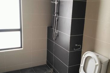 3 Storey Cluster House at The Canal Garden, Horizon Hills for sale