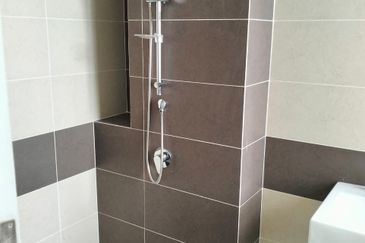 3 Storey Cluster House at The Canal Garden, Horizon Hills for sale